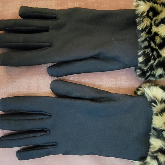 Isotoner Signature Fur Cuff Spandex - Picture 2 of 5